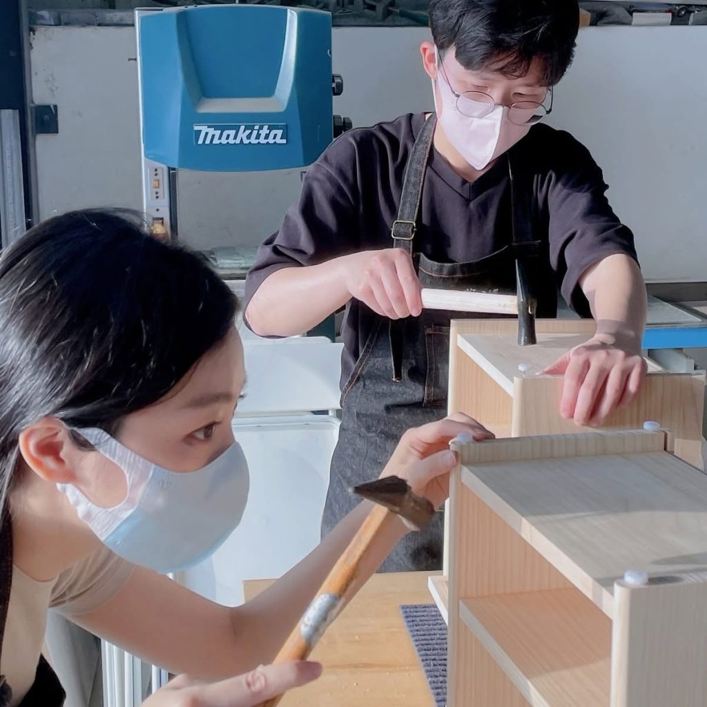 學員用槌子組裝層架